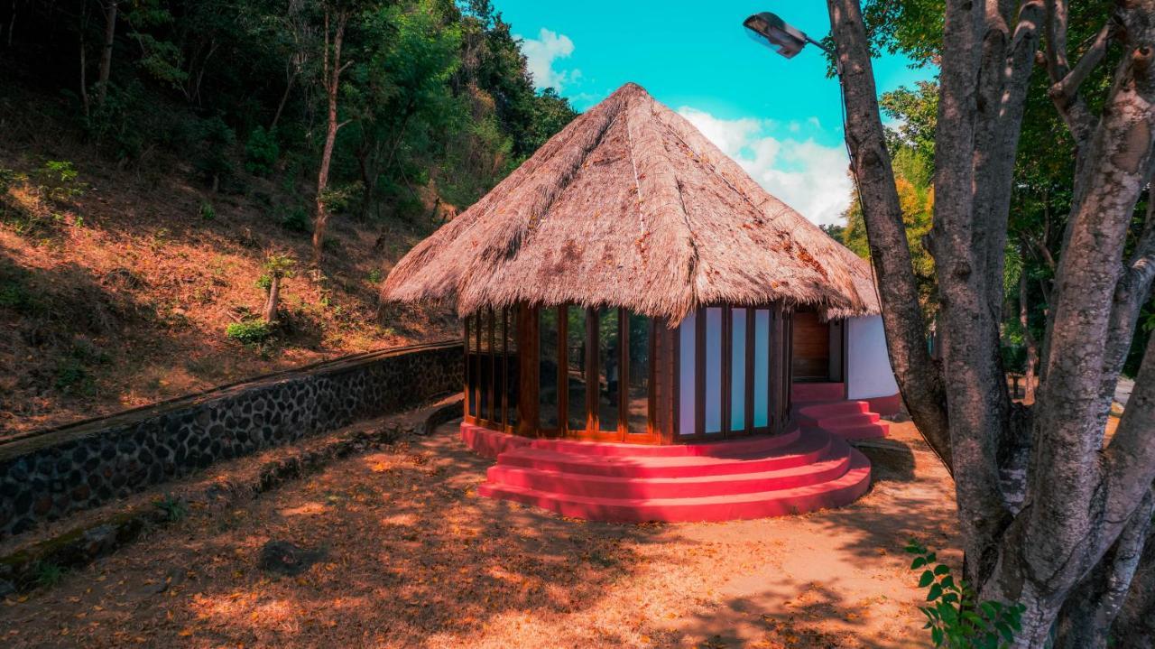 Khabita Beach Resort Lembar  Экстерьер фото